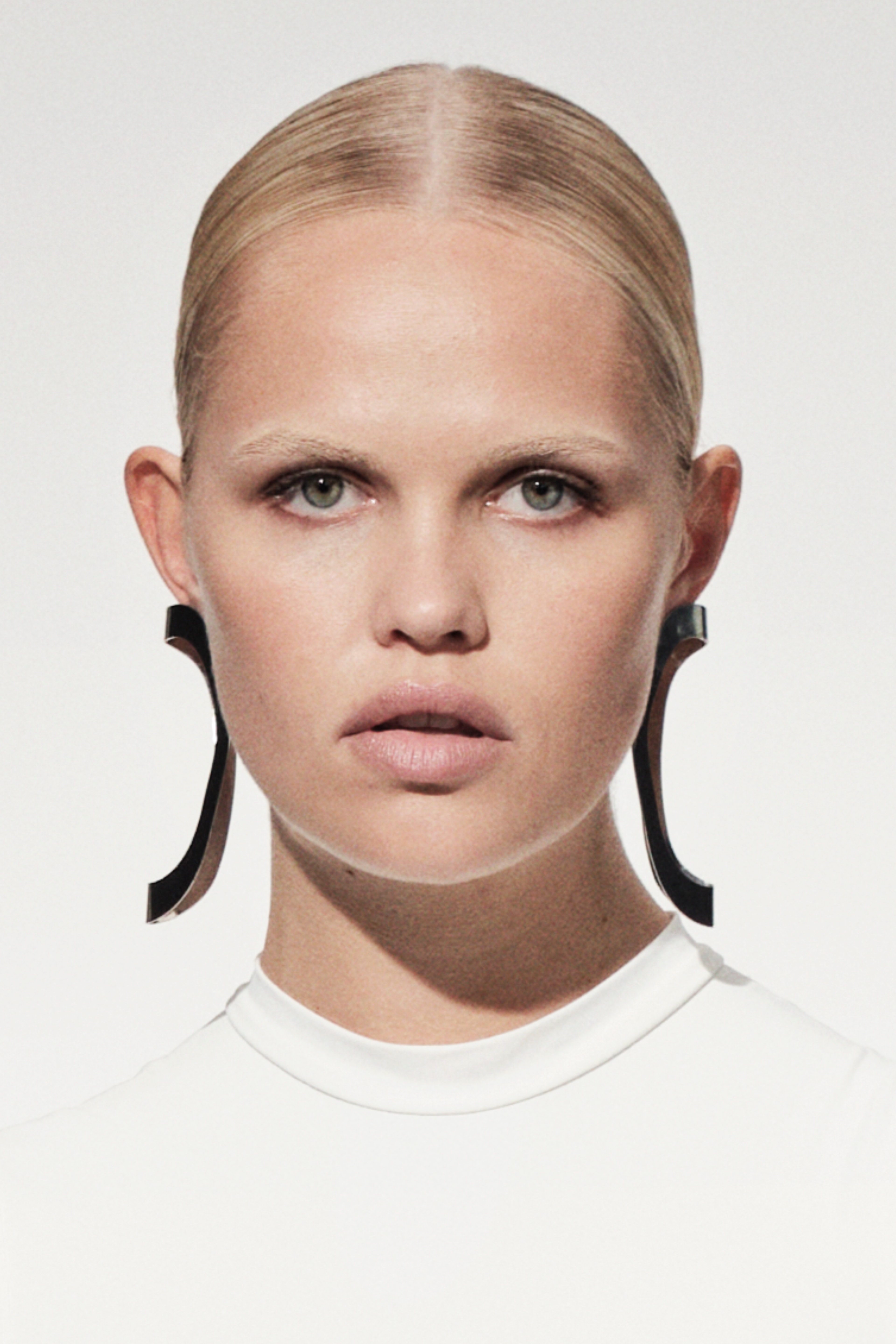 VES_CURVE_EARRINGS_DETAIL_20230904_TWEEK_EEK_MAX_ZARA_03_029-copy10.jpg
