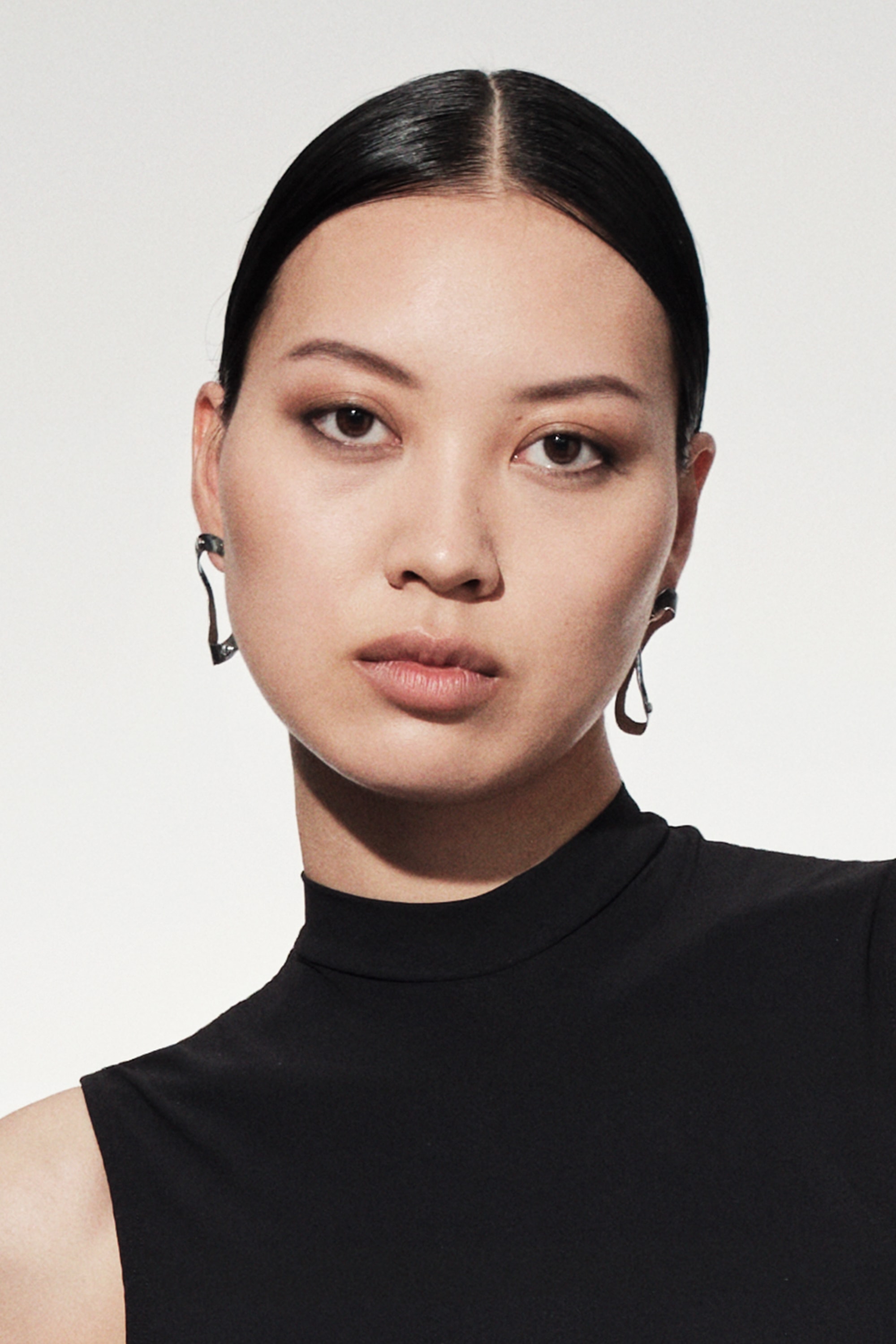 VES_CURVE_SMALL_EARRINGS_DETAIL_20230904_TWEEK_EEK_MAX_ZARA_03_029-copy4.jpg